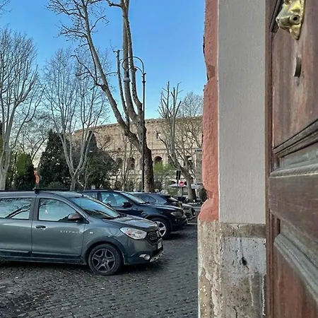 Al Parco Del Colosseo